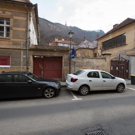 Charming Old Town Flat With Mountain View Lägenhet Braşov Exteriör bild
